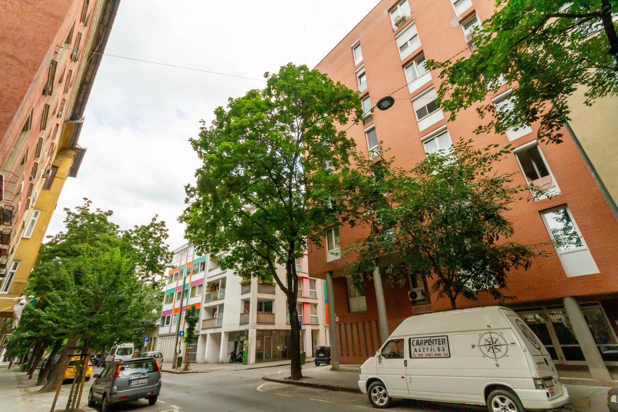 Modern Comfort In Jozsef Street By Nw